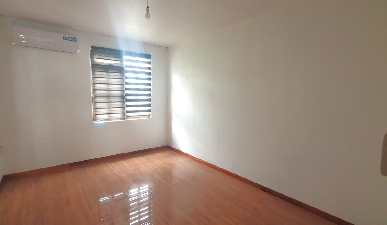 House for Sale – Rose Hill 8 Bedrooms (28)