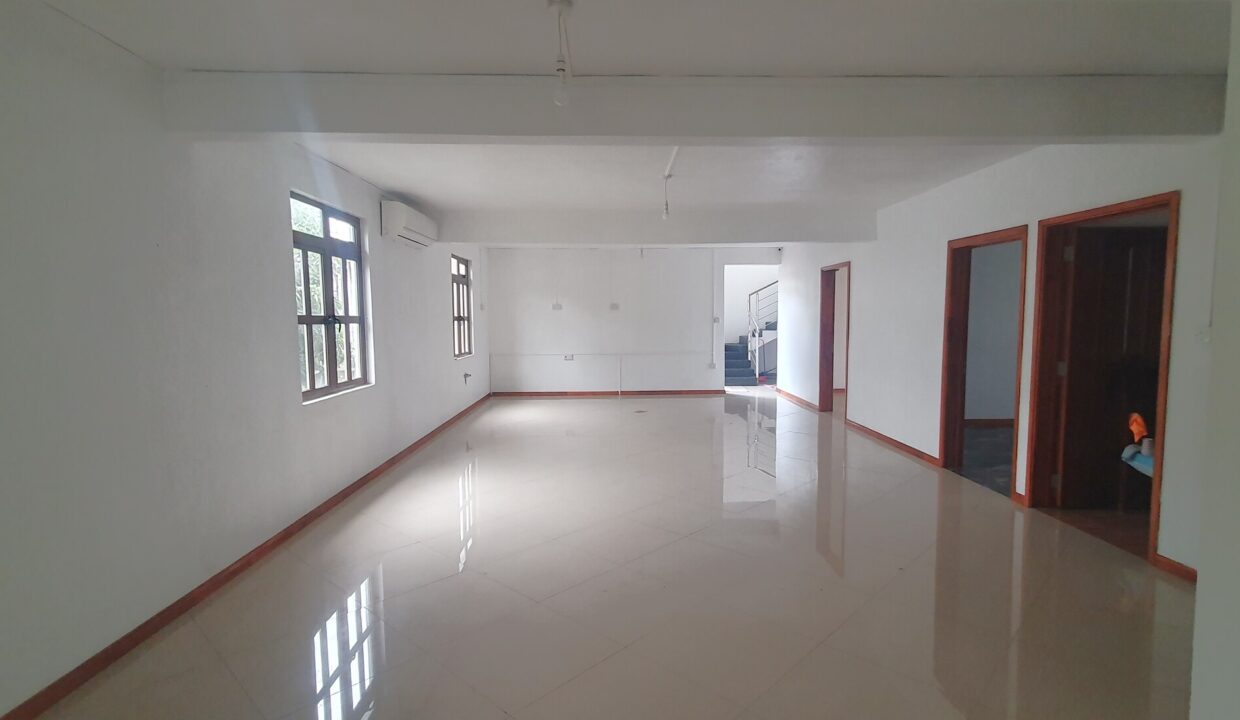 House for Sale – Rose Hill 8 Bedrooms (31)