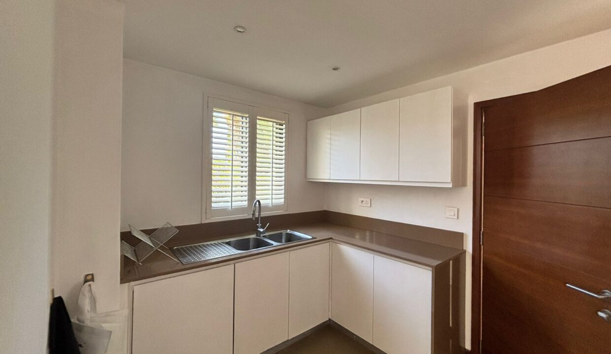 FOR SALE, Elegant Coastal Townhouse Sea View Accessible to Foreign Buyers (11)