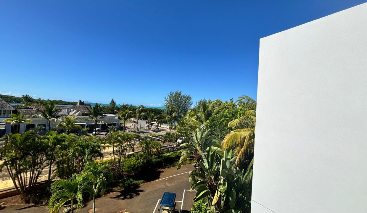 FOR SALE, Elegant Coastal Townhouse Sea View Accessible to Foreign Buyers (16)