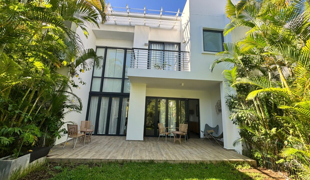 FOR SALE, Elegant Coastal Townhouse Sea View Accessible to Foreign Buyers (2)