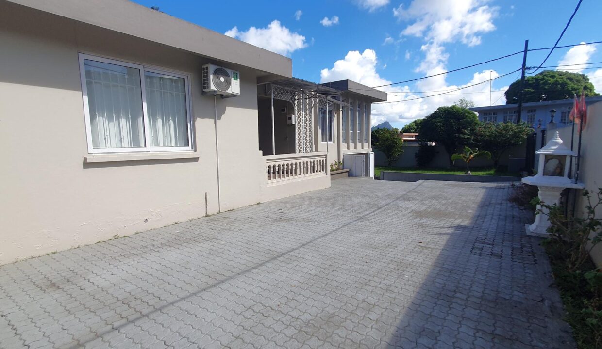 House for Sale – Heart of Vacoas 3 Bedrooms (11)