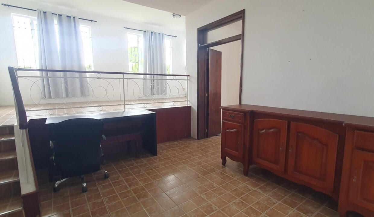 House for Sale – Heart of Vacoas 3 Bedrooms (17)