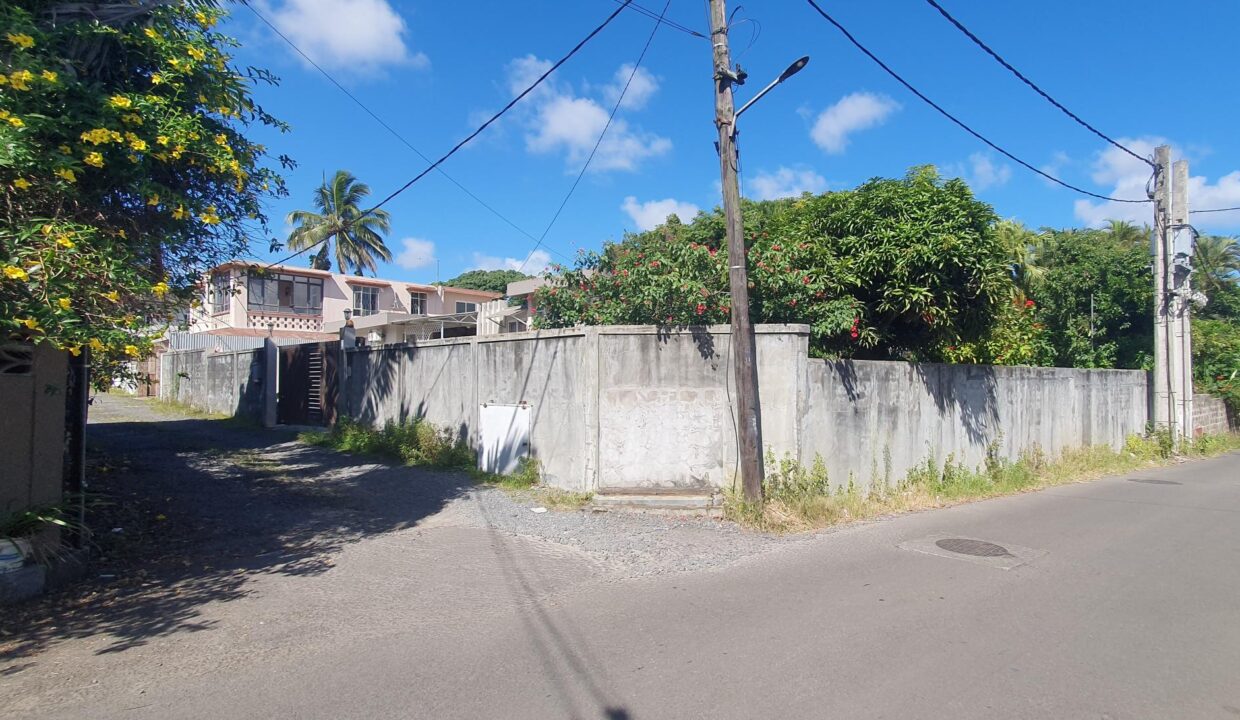 House for Sale – Heart of Vacoas 3 Bedrooms (19)