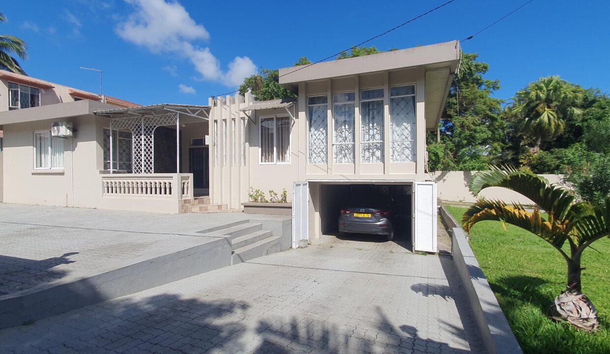 House for Sale – Heart of Vacoas 3 Bedrooms (21)