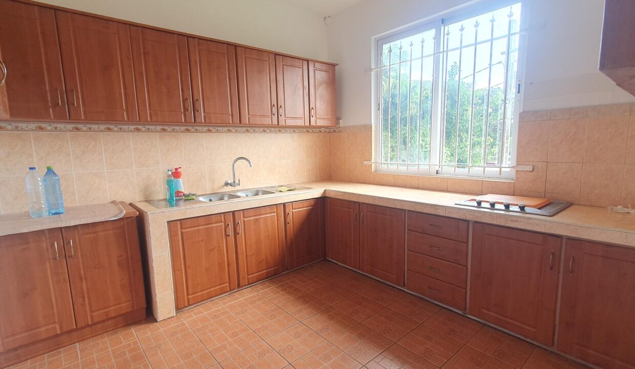 House for Sale – Heart of Vacoas 3 Bedrooms (27)