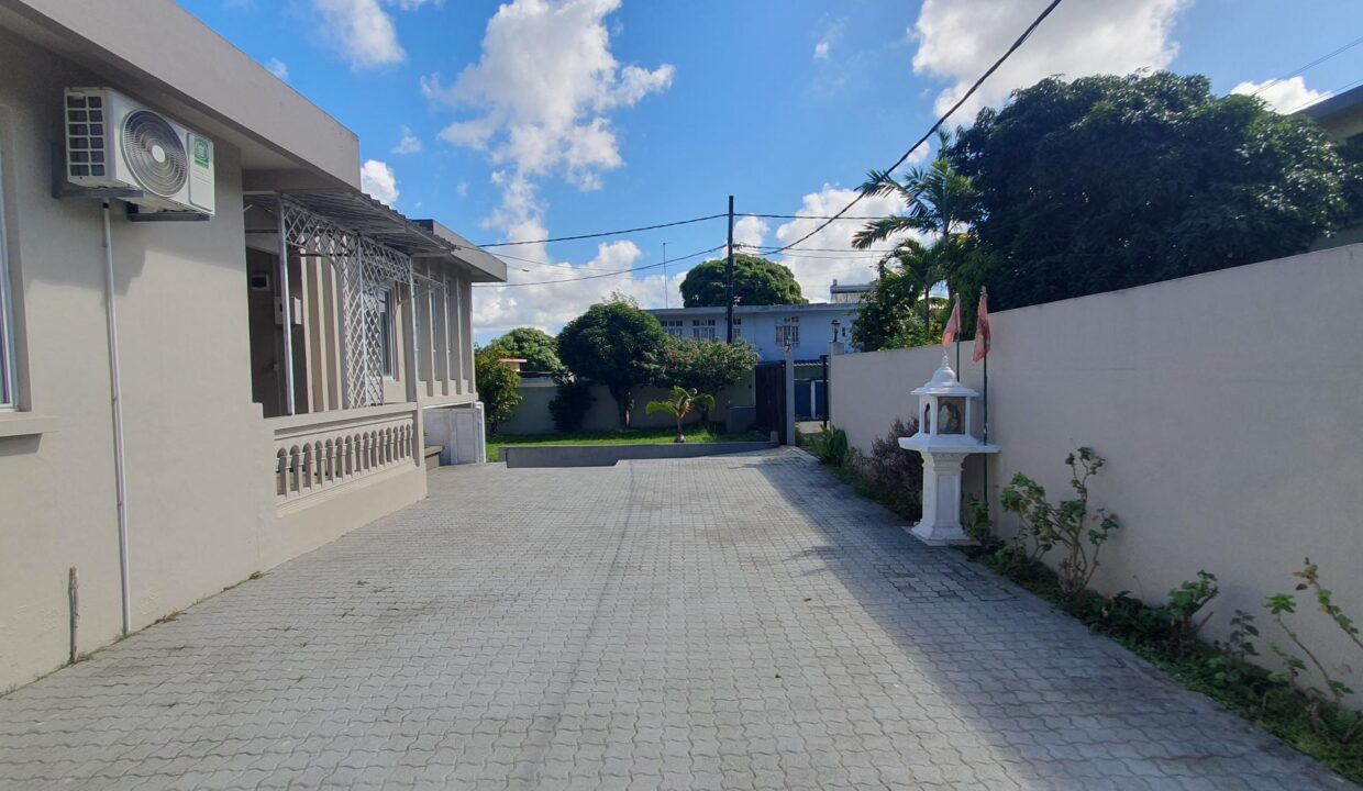 House for Sale – Heart of Vacoas 3 Bedrooms (28)