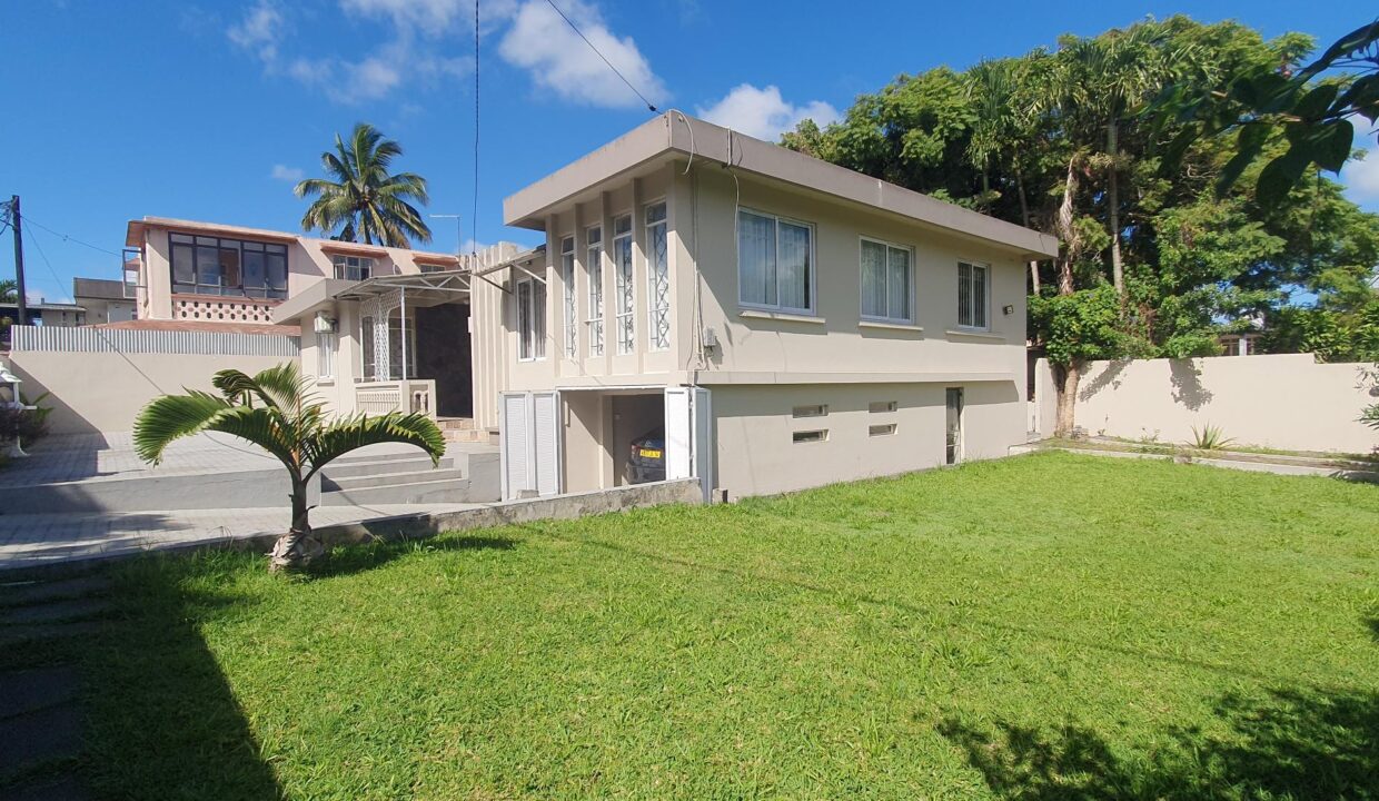 House for Sale – Heart of Vacoas 3 Bedrooms (29)