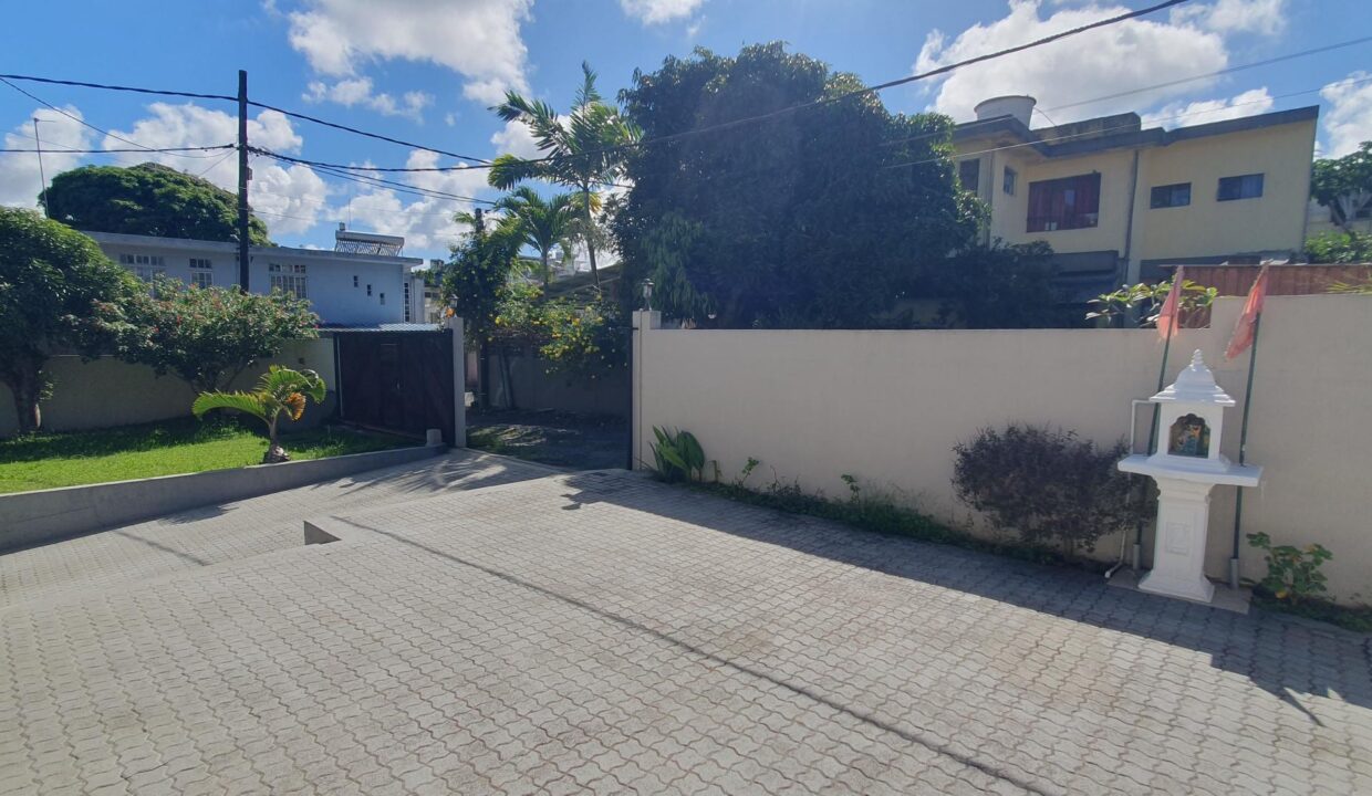 House for Sale – Heart of Vacoas 3 Bedrooms (6)