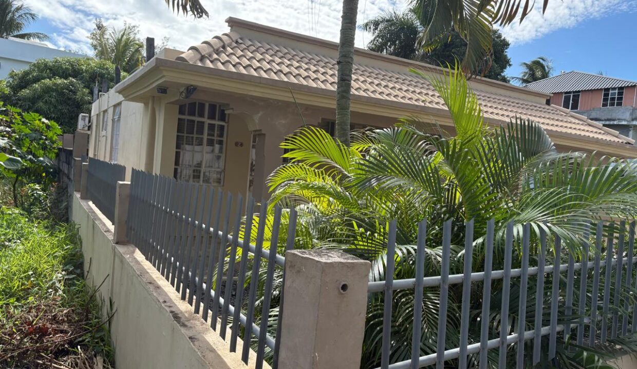 12 Perches Land with Villa for Sale – Pereybere (2)