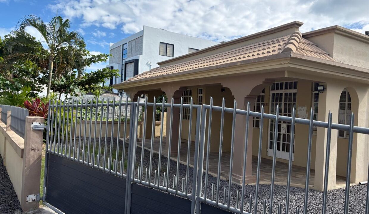 12 Perches Land with Villa for Sale – Pereybere (4)