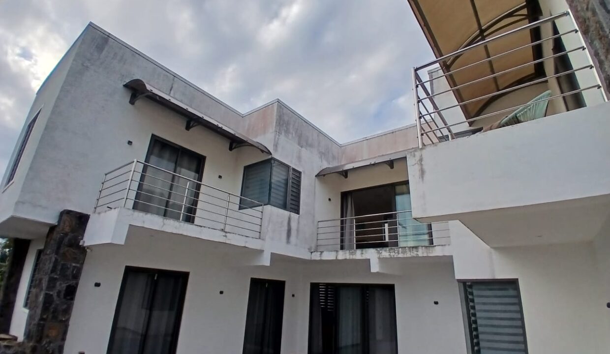 2 Bedrooms Furnished Apartment for Rent – Mont Choisy (12)