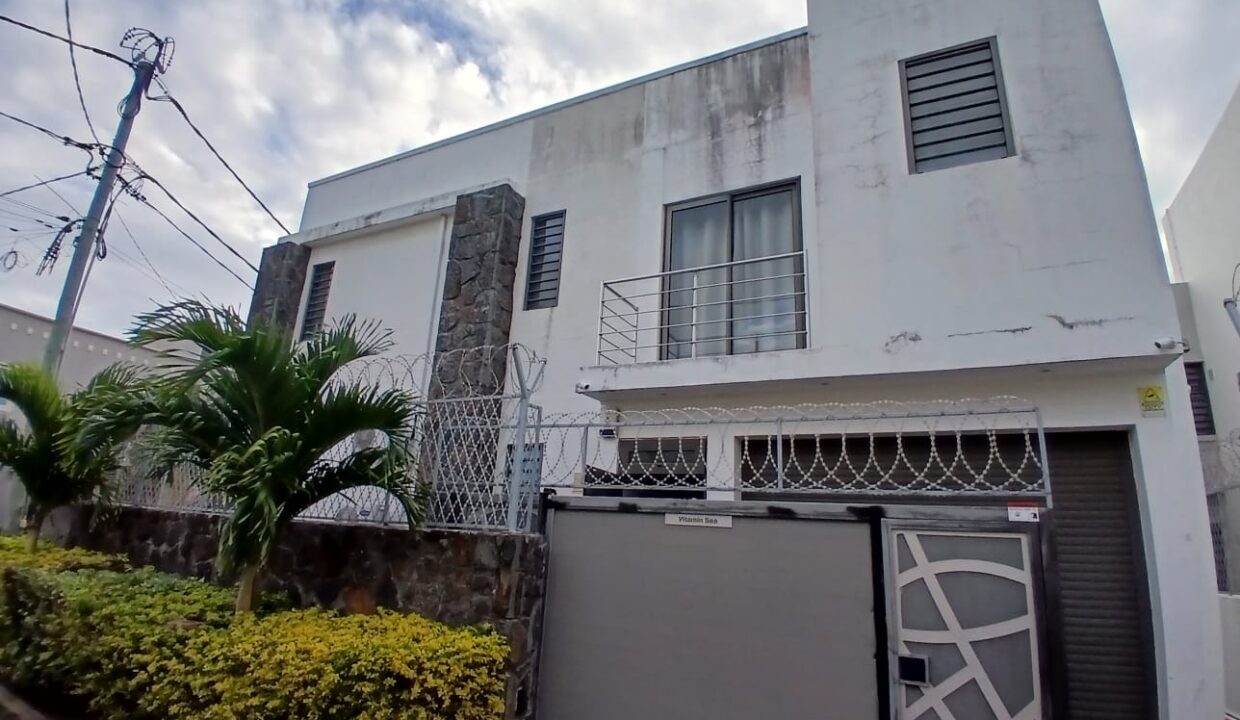 2 Bedrooms Furnished Apartment for Rent – Mont Choisy (15)