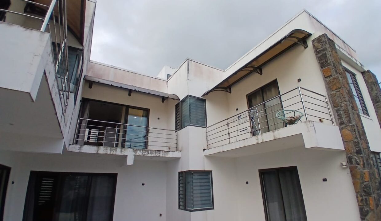 2 Bedrooms Furnished Apartment for Rent – Mont Choisy (21)