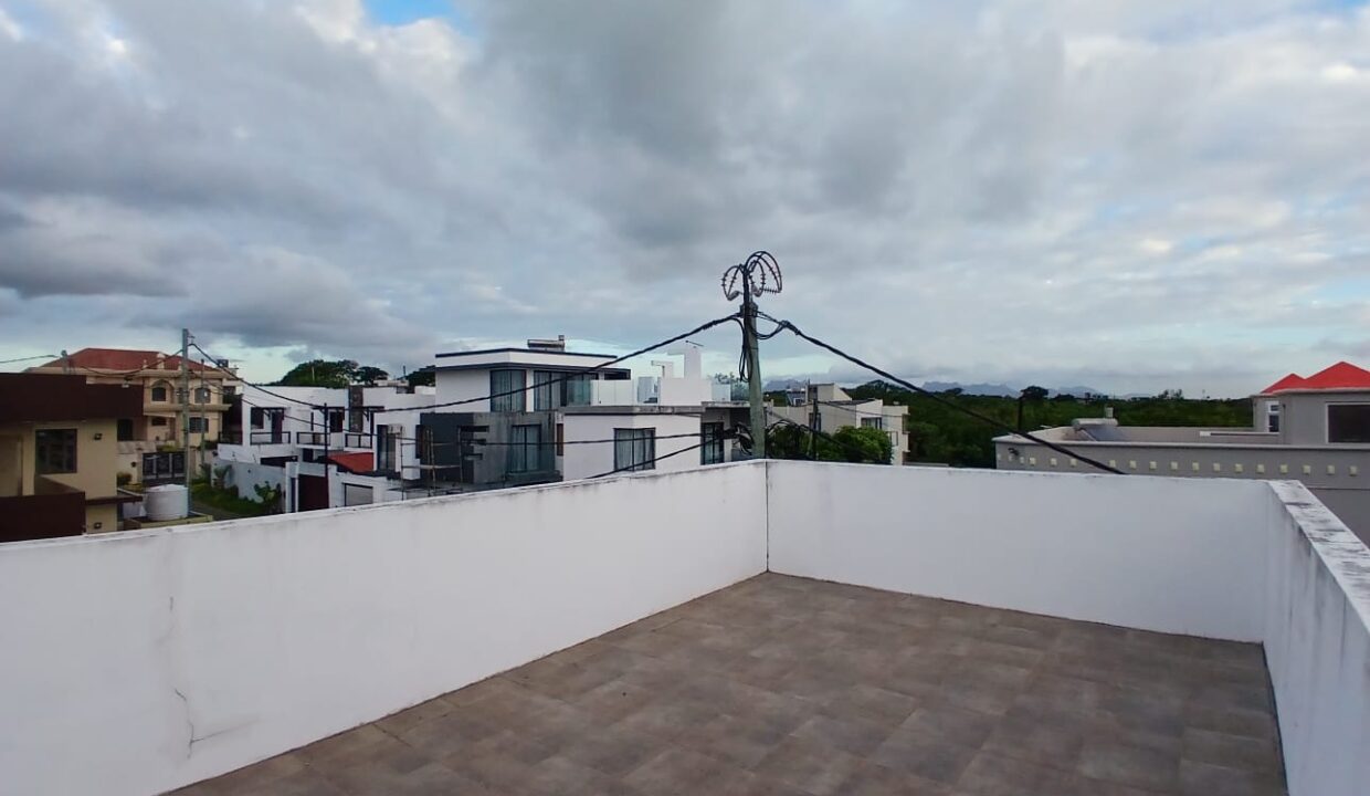 2 Bedrooms Furnished Apartment for Rent – Mont Choisy (9)