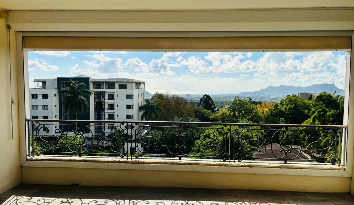 226 m² Apartment for Sale Les Colophanes Residence, Floréal (11)