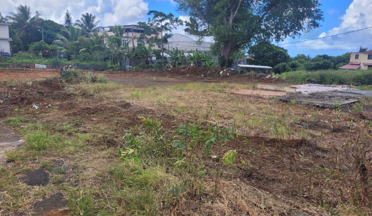 33 Perches FOR SALE PRIME COMMERCIAL LAND OPPORTUNITY – BELLE VUE MAUREL (2)