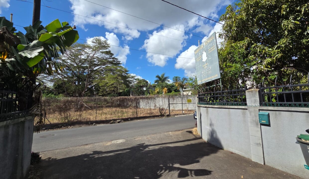 75 Perches PRIME FREEHOLD DEVELOPMENT LAND FOR SALE – QUATRE BORNES (3)