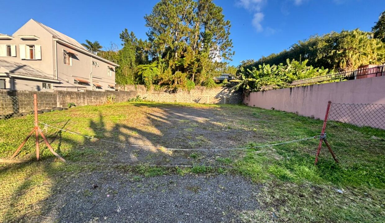 Approximately 12 Perches Residential Land for Sale – Floréal