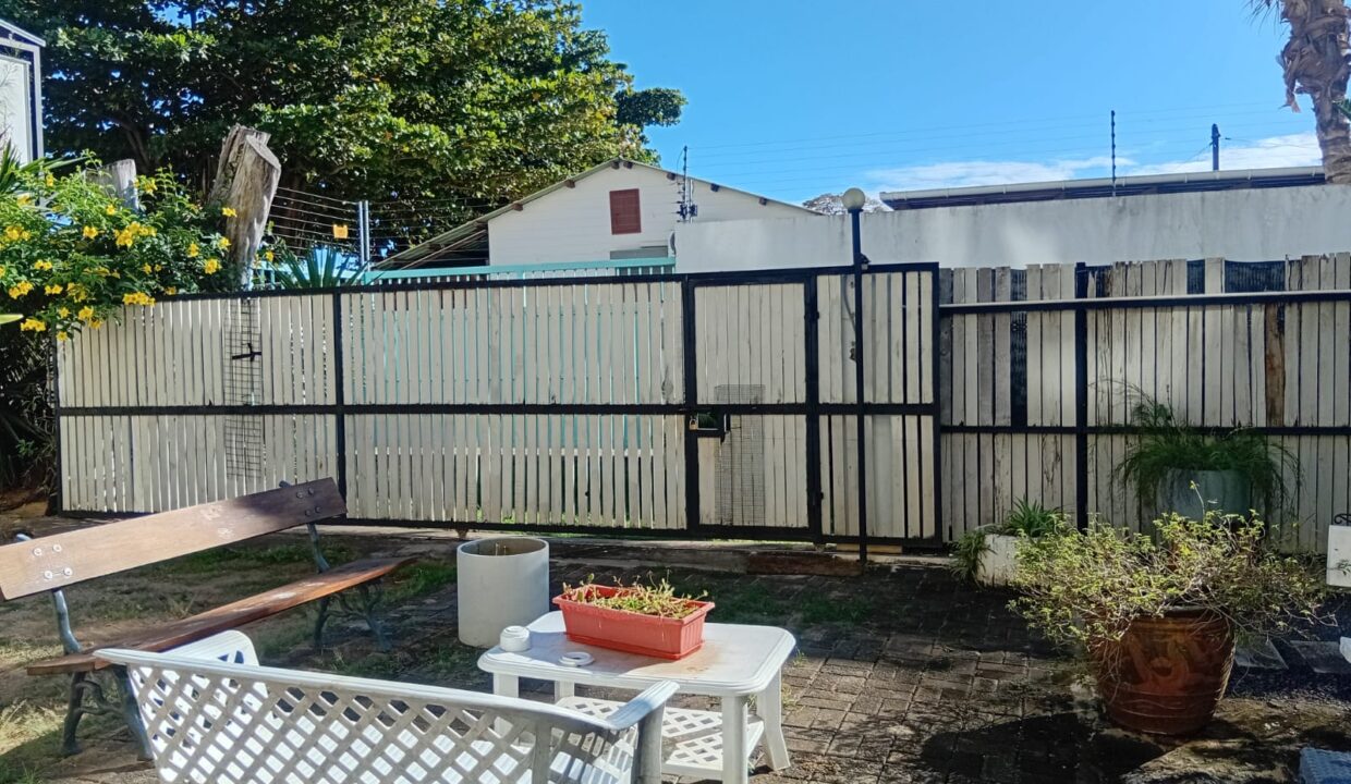 FREEHOLD BEACHFRONT PROPERTY – BAIE DU TOMBEAU (19)