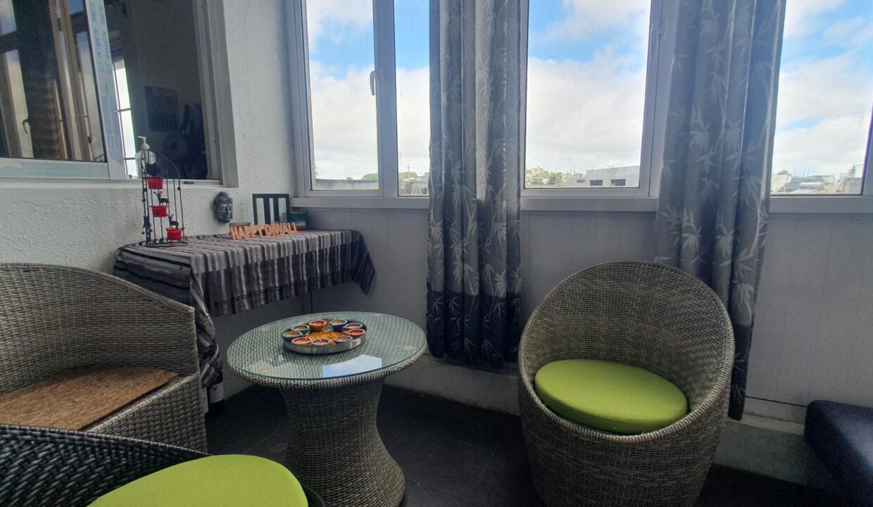 Semi-Furnished Apartment for Sale – Curepipe Town Centre (16)