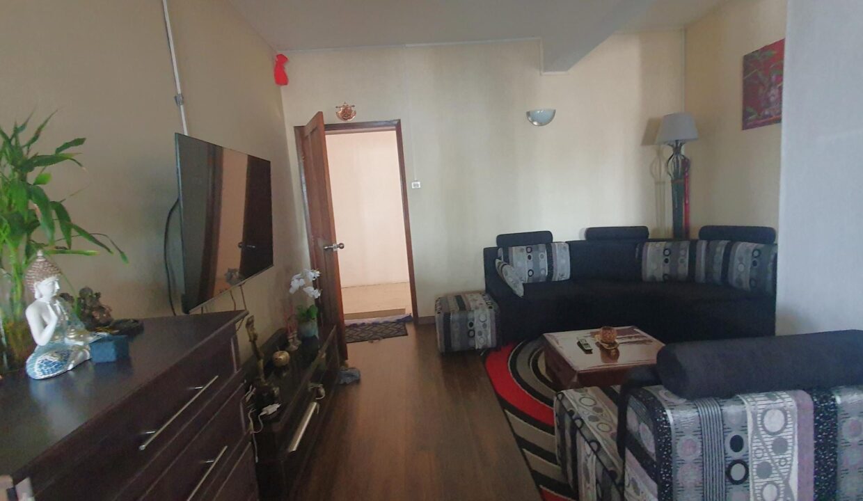 Semi-Furnished Apartment for Sale – Curepipe Town Centre (18)