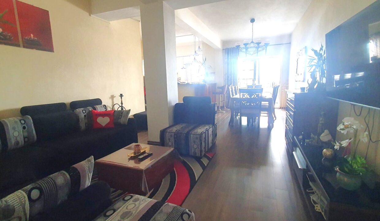 Semi-Furnished Apartment for Sale – Curepipe Town Centre (19)