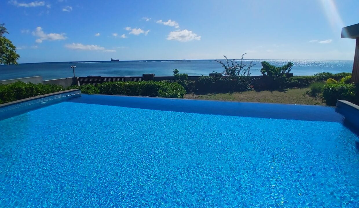3 Bedrooms Beachfront Apartment for Sale – Pointe aux Sables
