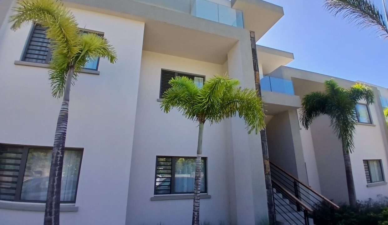 3 Bedrooms Beachfront Apartment for Sale – Pointe aux Sables (3)