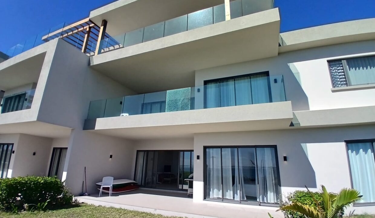 3 Bedrooms Beachfront Apartment for Sale – Pointe aux Sables (4)