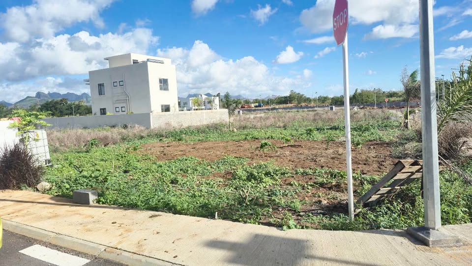 9.65 Perches Residential Land for Sale – Résidence Greenpark, Balaclava (5)