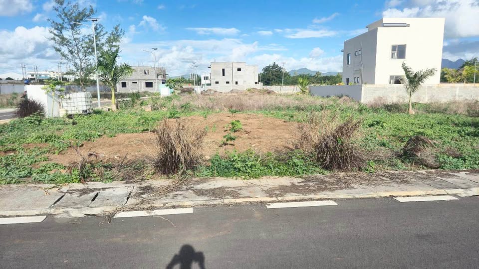 9.65 Perches Residential Land for Sale – Résidence Greenpark, Balaclava